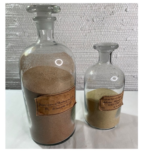 Set of Two French Style Glass Apothecary Bottles with glass stoppers. - Picture 8 of 14